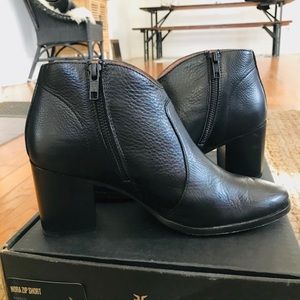 Frye Nora Short Zip Booties | Size 8 M